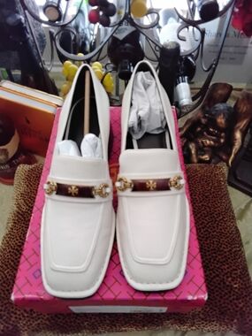 Tory Burch White Leather Loafers with Gold & Brown Chain Detail